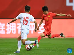 于中等